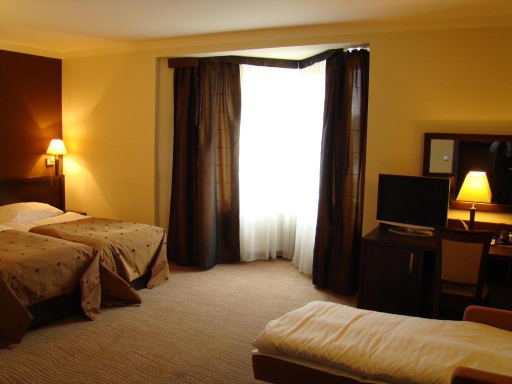 Hotel Azalia & Spa Niepolomice Room photo