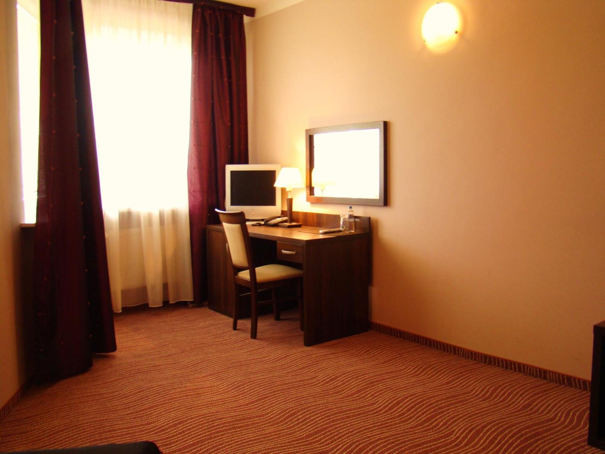 Hotel Azalia & Spa Niepolomice Exterior photo