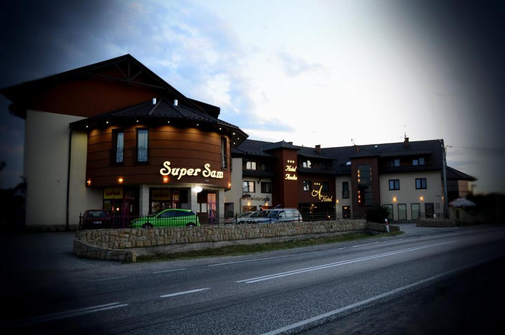Hotel Azalia & Spa Niepolomice Exterior photo